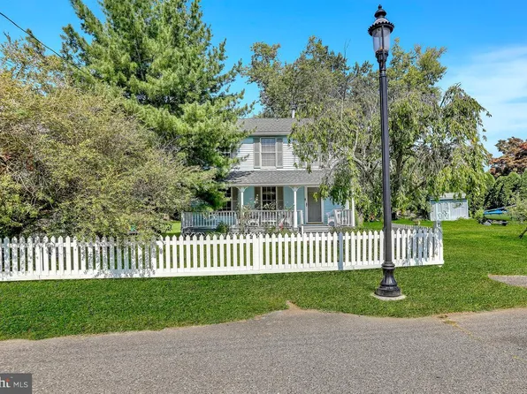 15 School Dr, Windsor, NJ 08561