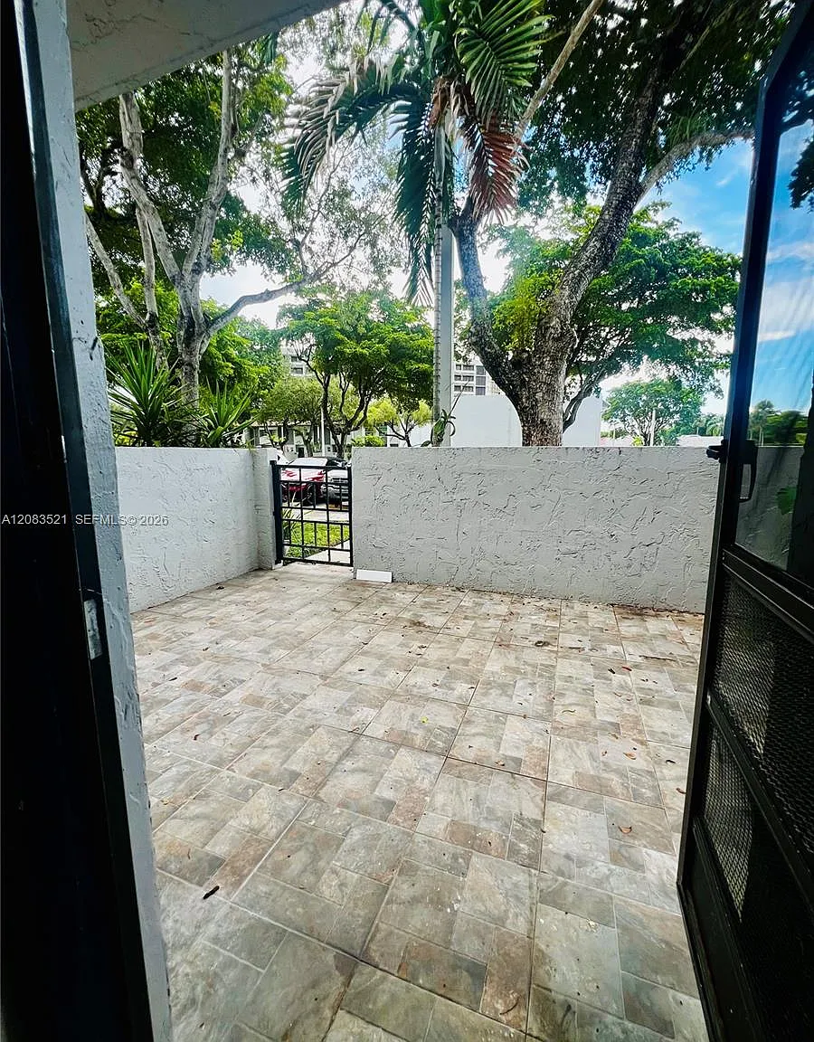 Lake Village Condo — Photo 2