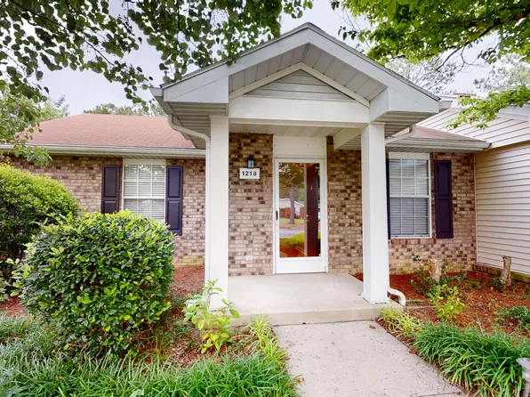 1218 Wilshire Cir, Aberdeen, NC 28315