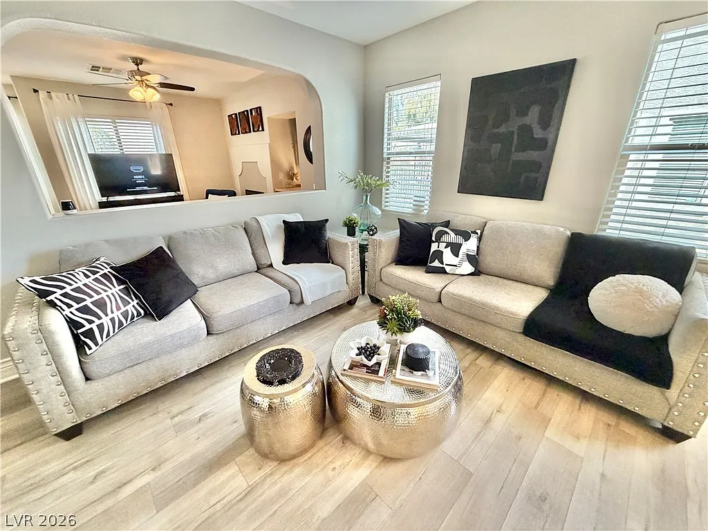 4 bed, 2.5 bath, 2119 sqft, $3,495 — Photo 2