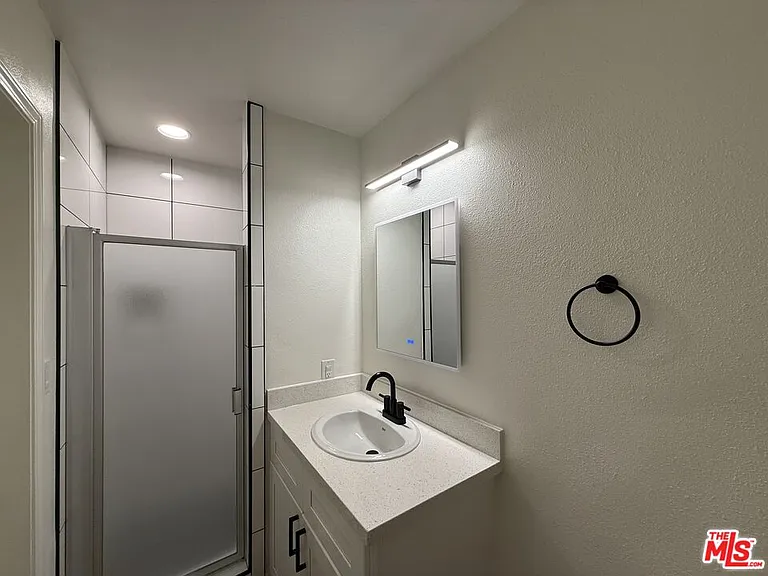314 S Clark Dr #2 — Photo 40