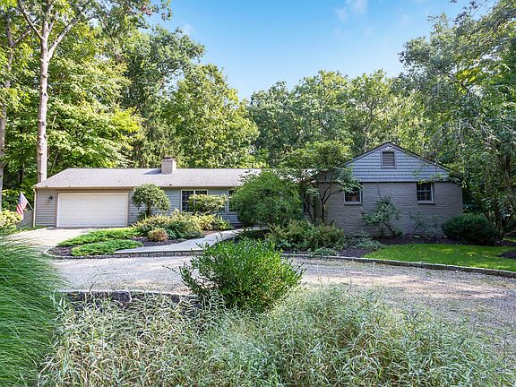 196 Newtown Turnpike