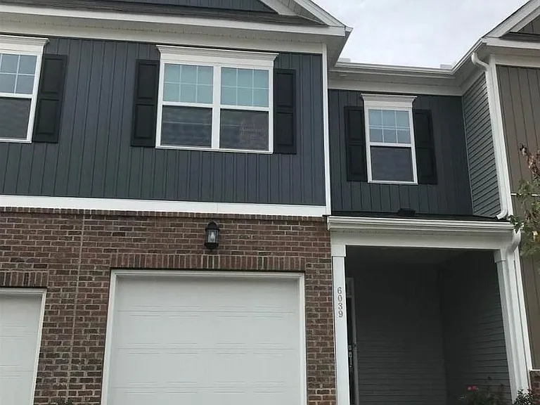 6039 Beale Loop — Photo 1