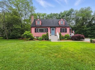 13 Appletree Ln, Bedford, MA 01730