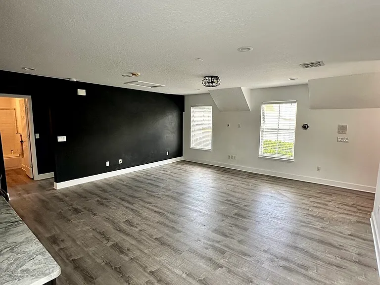 Eastpark Dr — Photo 3