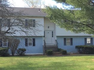 30 Beacon Rd APT A, Glenmont, NY 12077