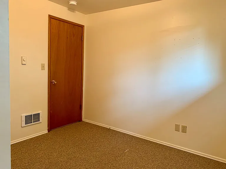 633 W Emerson Street — Photo 10