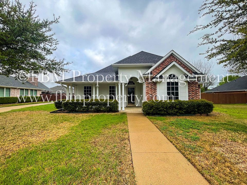 1st image of 105 Yorkshire Ct