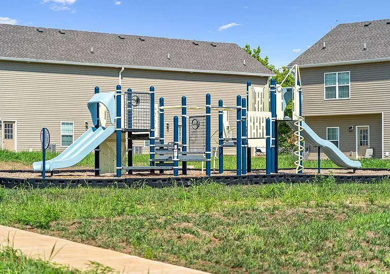 401 Victory Rd — Photo 50