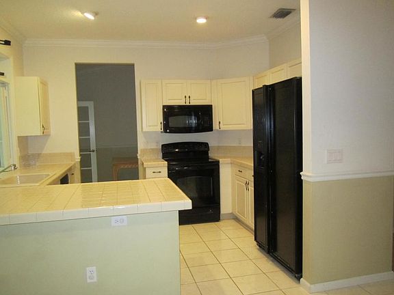 3rd image of 111 Lexington Dr