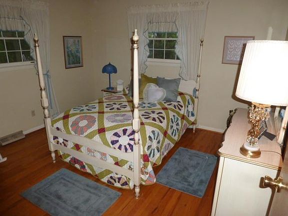 4th image of 813 Exmoor Dr