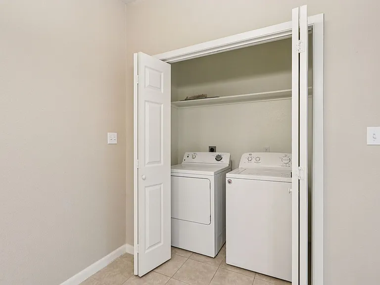 B2 - DUPLEX - 2BD, 2BA - 1054SF - Laundry