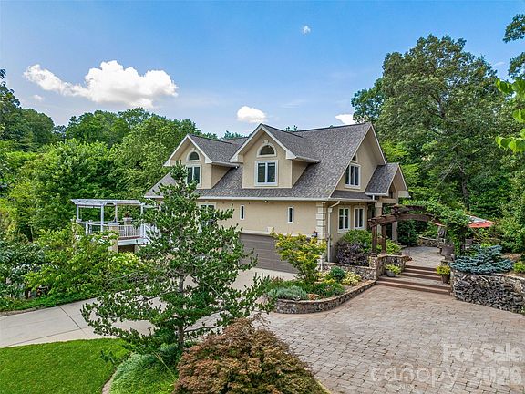 3rd image of 212 S Plains Dr