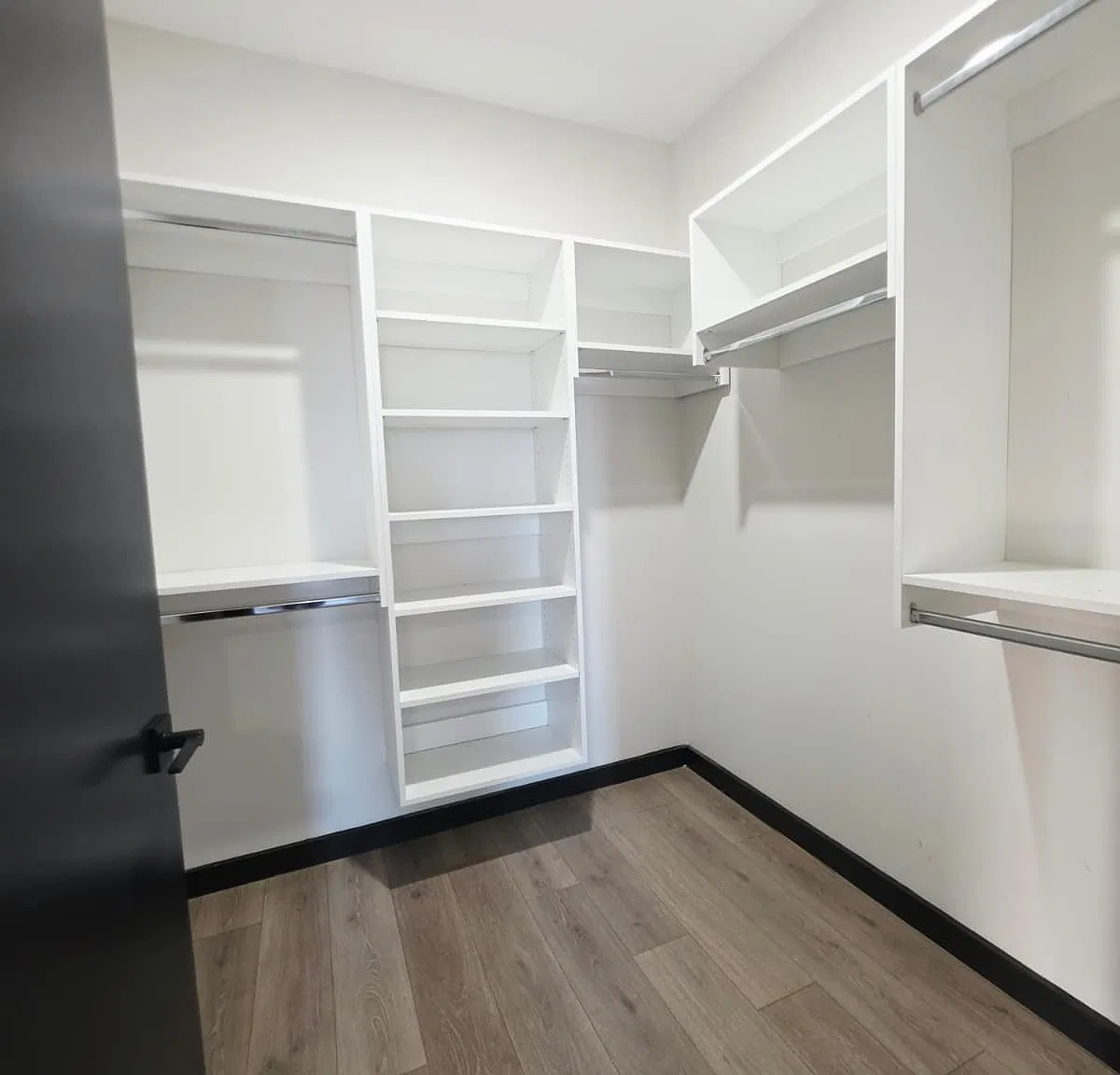 2 bed, 800 sqft, $2,350 — Photo 3