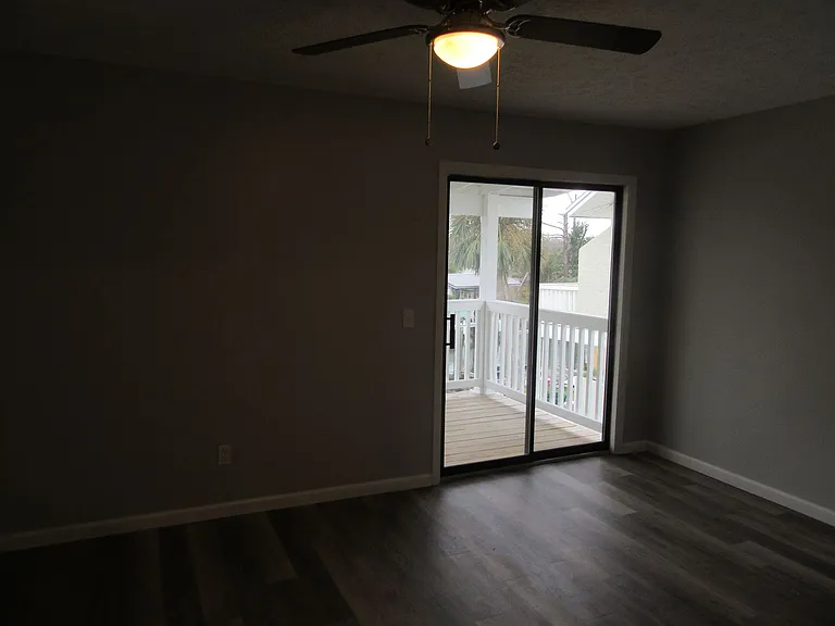 1345 Capri Dr — Photo 17