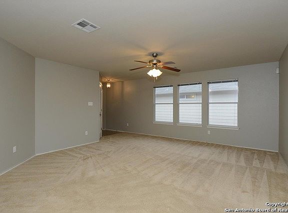 4th image of 213 Clydesdale St