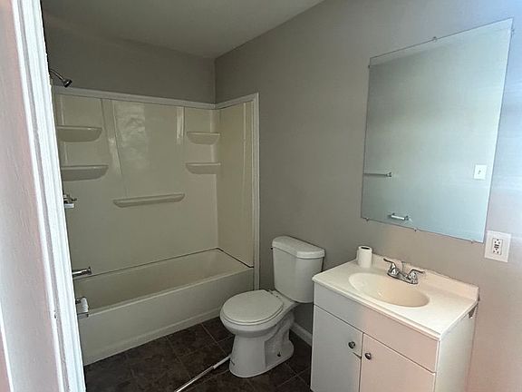 5th image of 1850 Clarence St Floor 2