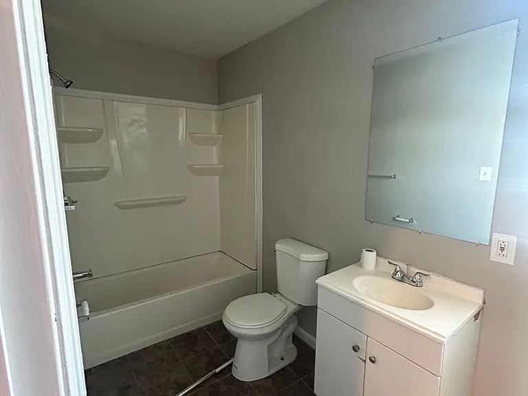 1850 Clarence Street — Photo 5