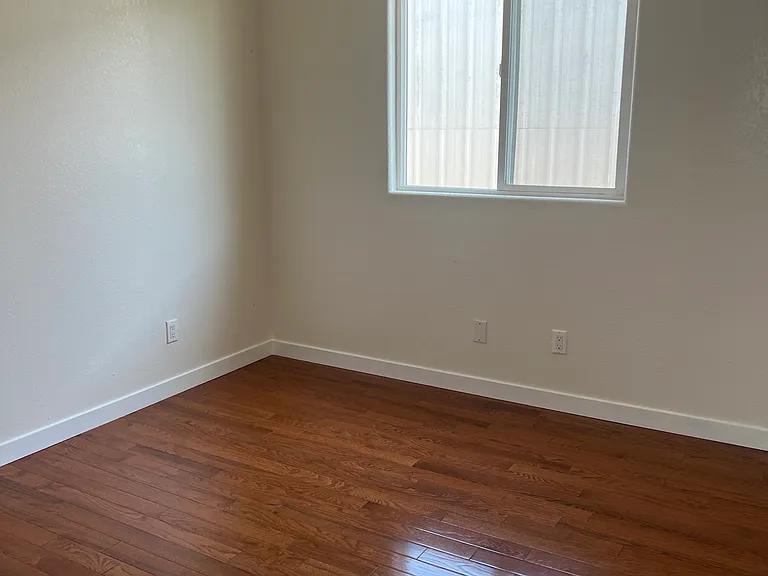 13312 Klondike Ave — Photo 3