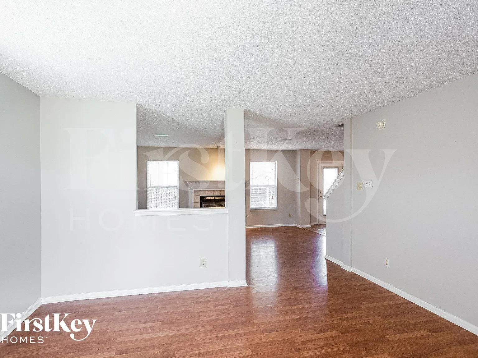 3 bed, 3.0 bath, 1912 sqft, $2,260 — Photo 3