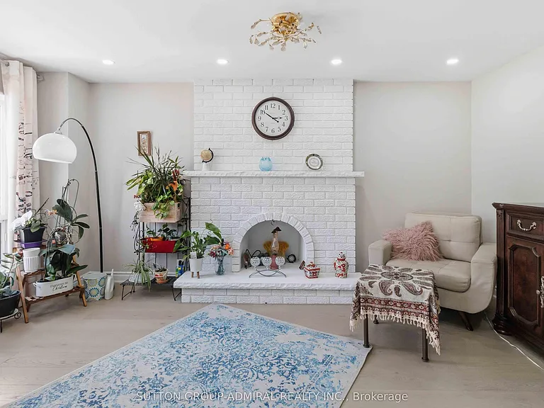 87 Marita Pl #MAIN UPPER FLR — Photo 8
