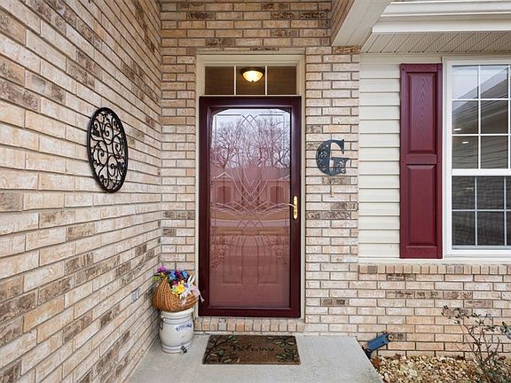 3rd image of 15 Brighton Ln