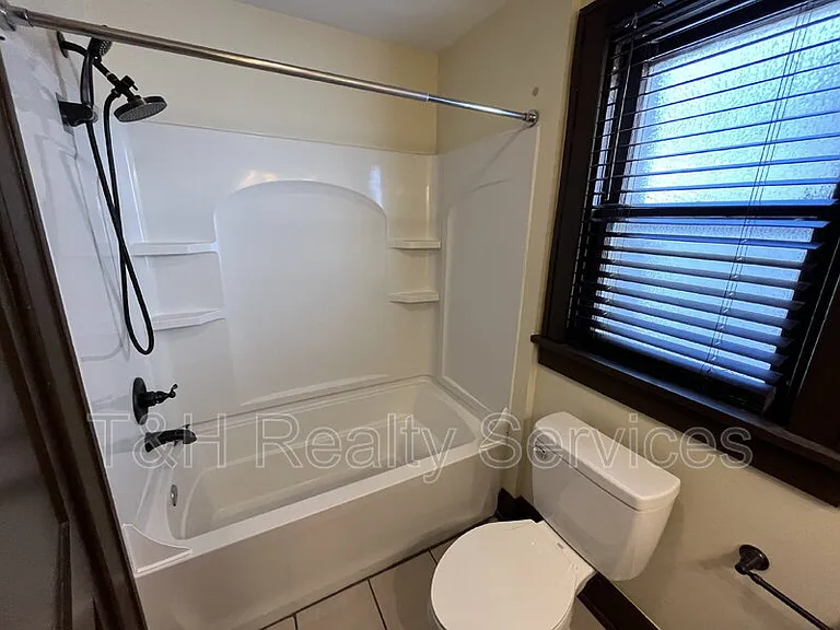 932 E Morris St — Photo 21