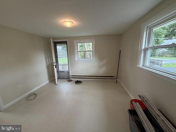5th image of 271 Redwood Dr APT A