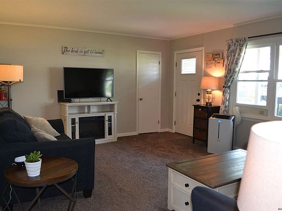 5th image of 17 Carlton Dr