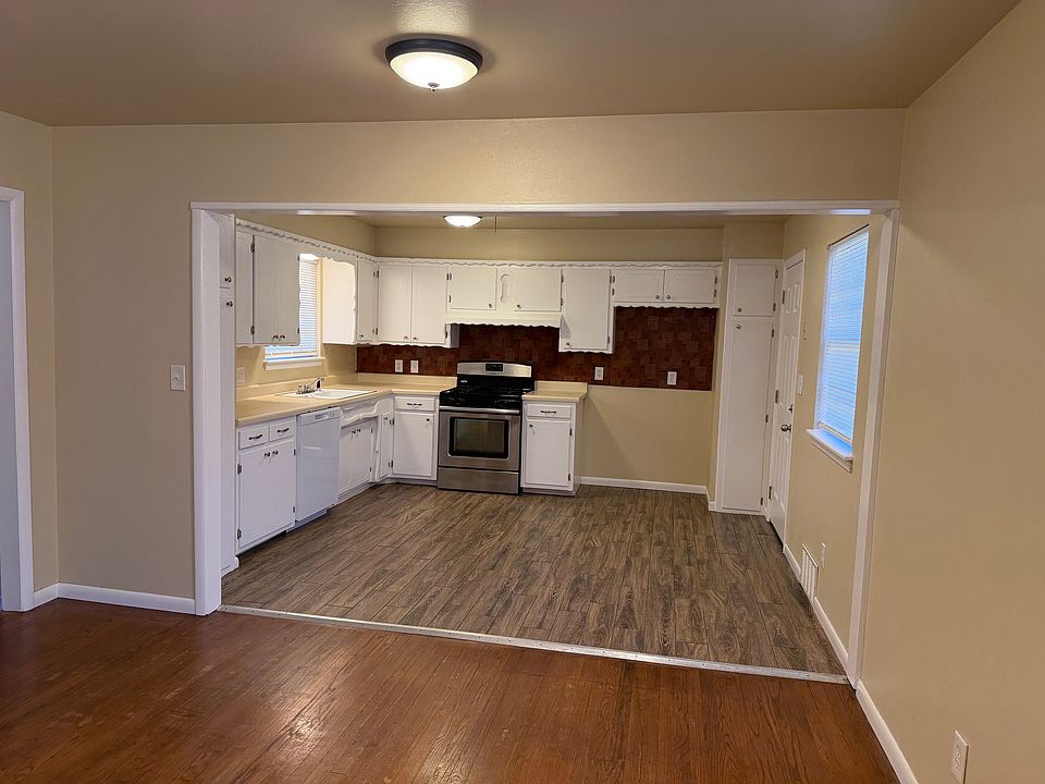 1st image of 123 SW 50th St