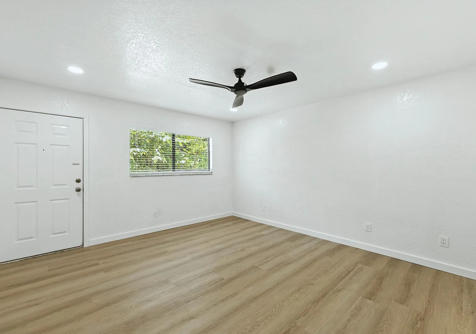 840 NE 3rd St - 300 — Photo 2