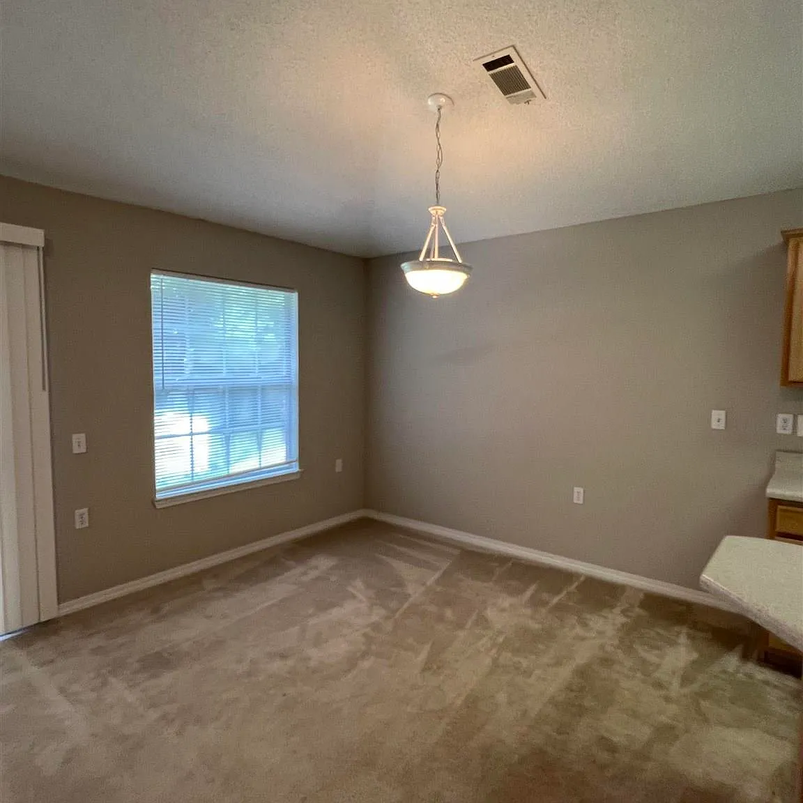 3 bed, 2.0 bath, 1267 sqft, $1,550 — Photo 4