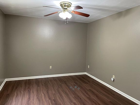 2nd image of 3728 Diane Pl