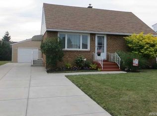242 N Willowlawn Pkwy, Cheektowaga, NY 14206