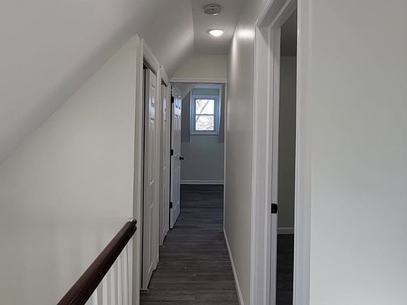 2nd image of 231 6th Ave W Floor 2