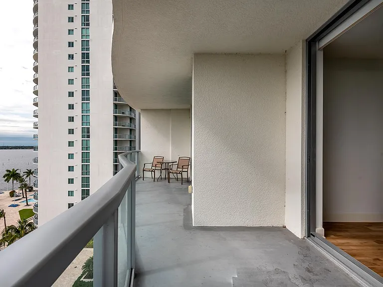 3001 Oasis Grand Blvd — Photo 13