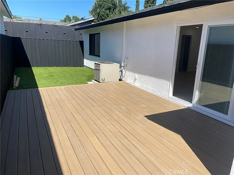 23926 Hamlin St — Photo 13