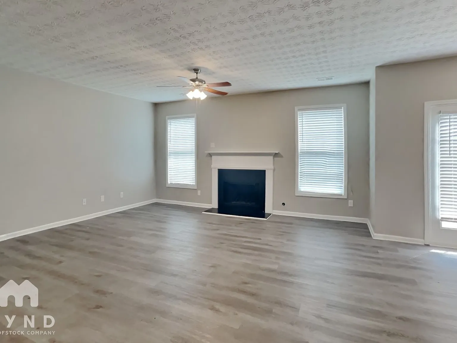 4 bed, 2.5 bath, 2105 sqft, $2,235 — Photo 2
