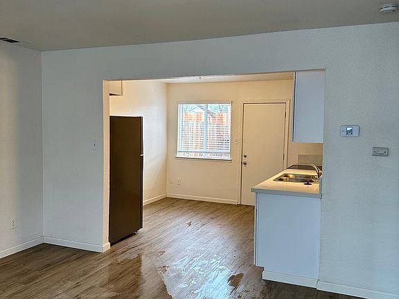 3rd image of 1044B Sonoma Ave