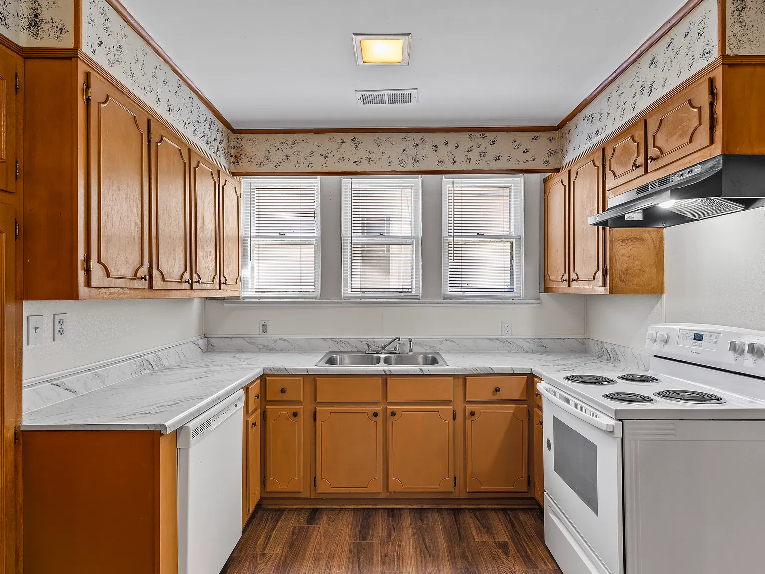 314 W King St — Photo 2