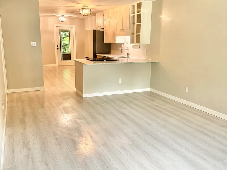 2373 Diehl Dr — Photo 3