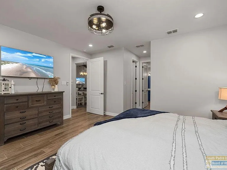 124 Torrey Pines Rd — Photo 19