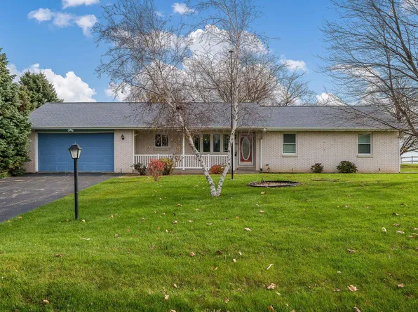 5751 N Carole Ct, Monroe Center, IL 61052