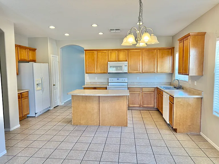 11830 W Washington St — Photo 2