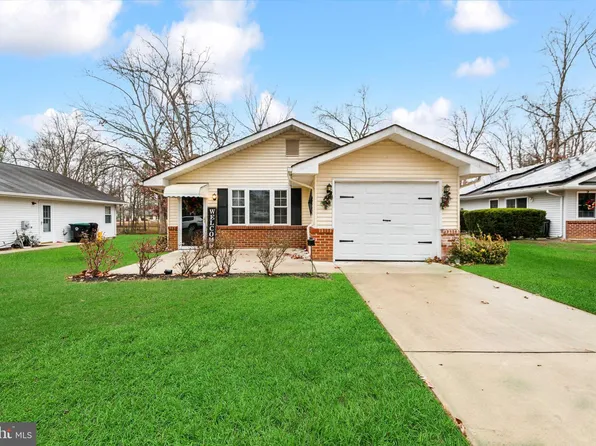 8 Pine Ave, Hammonton, NJ 08037