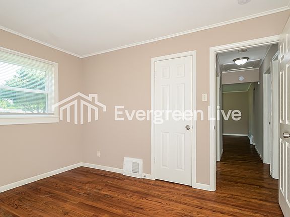 3rd image of 60 Saint Albert Ln