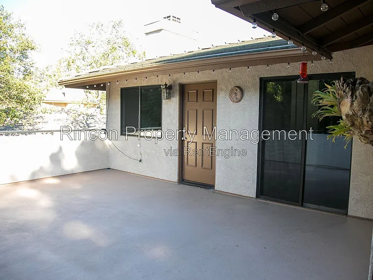 584 Doyle Ln — Photo 2