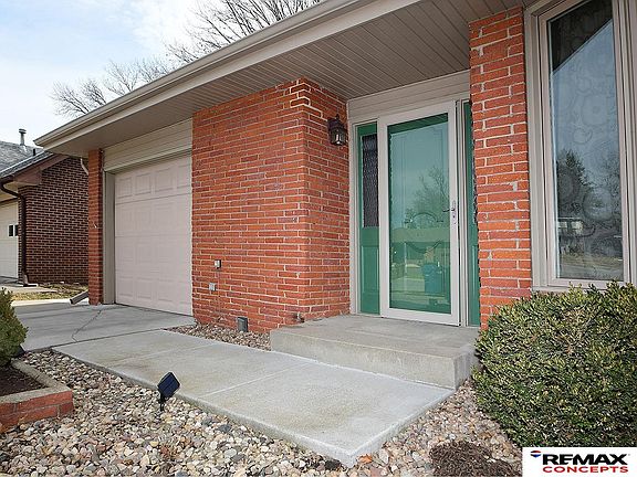 2nd image of 4611 Linden St