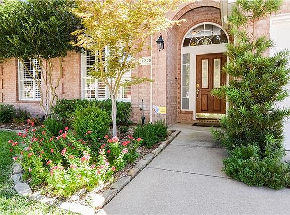 3rd image of 1225 Blairwood Dr