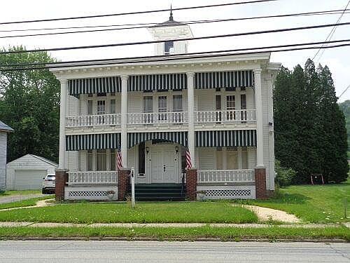 2nd image of 611 W Mahoning St